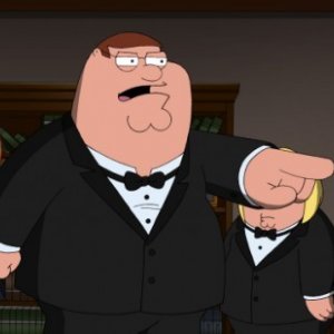 Peter, Lois e Tom Tucker in una scena dell'episodio And Then There Were Fewer della serie I Griffin