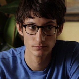 Pierre Niney, protagoniksta di J'aime regarder les filles