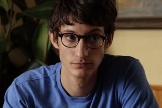 Pierre Niney, protagoniksta di J'aime regarder les filles
