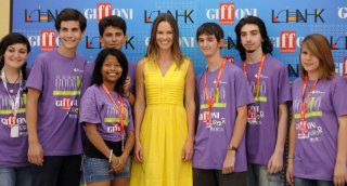 Hilary Swank con i ragazzi di Giffoni nel 2011