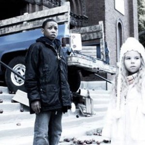 Jacob Latimore in una sequenza del film Vanishing on 7th Street