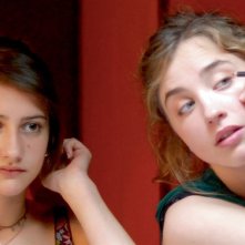 Lola Creton e Adèle Haenel in una immagine di En Ville