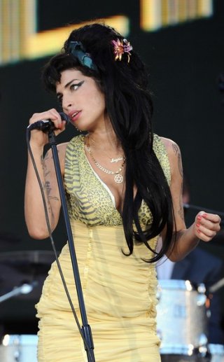 Amy Winehouse durante una performance a Rock in Rio, in Spagna (2008)
