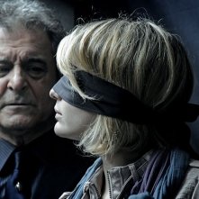 Ennio Fantastichini e Francesca Cuttica in un'intrigante immagine di L'arrivo di Wang