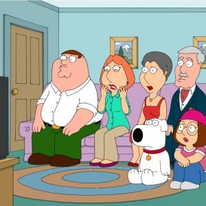 La famiglia Griffin ed i genitori di Lois in una scena dell'episodio Extra Large Medium de I Griffin