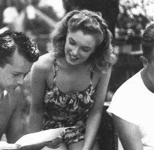 Lon McCallister con una splendida Marilyn Monroe sul set di Scudda Hoo! Scudda Hay!