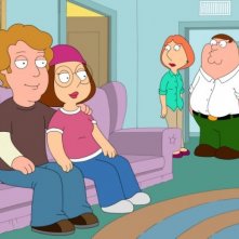 Meg Griffin e il suo fidanzato, sullo sfondo i suoi genitori in una scena di Go, Stewie, Go!