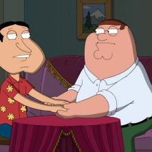 Quagmire e Peter in una scena dell'episodio Extra Large Medium della serie-tv I Griffin