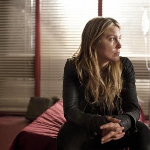 Sarah Carter in una scena dell'episodio Sanctuary (parte 2) della serie Falling Skies