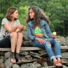 Jane Fonda ed Elizabeth Olsen in una scena di Peace, Love, & Misunderstanding
