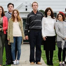 Ritratto di famiglia per The Oranges. Nella foto si riconoscono Hugh Laurie, Adam Brody, Catherine Keener, Oliver Platt e Leighton Meester