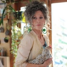 Un bellissimo primo piano di Jane Fonda, indomita hippie in Peace, Love, & Misunderstanding