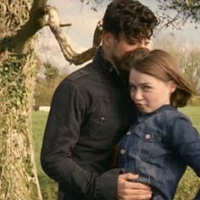 Dominic Cooper nel film Tamara Drewe accanto a Jessica Barden