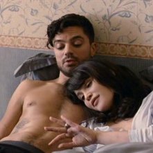 Gemma Arterton con Dominic Cooper nel film Tamara Drewe di Stephen Frears