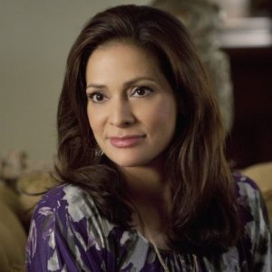 Constance Marie nell'episodio This Is Not a Pipe di Switched at Birth
