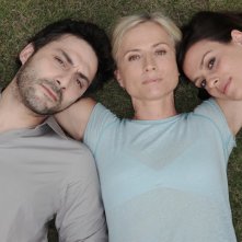 Cristina Comencini tra Filippo Timi e Claudia Pandolfi in una foto promo per Quando la notte.