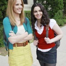 Katie Leclerc e Vanessa Marano nell'episodio The Persistence of Memory di Switched at Birth