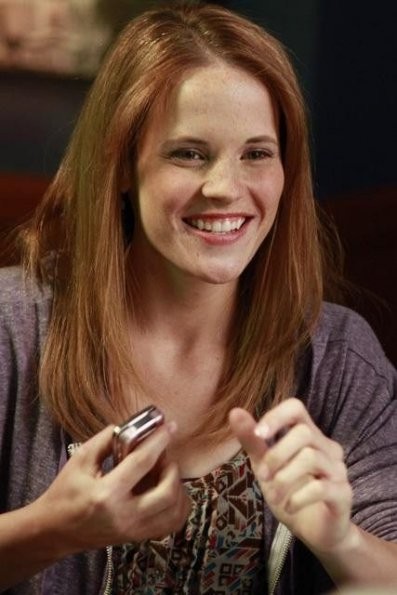 Katie Leclerc Nell Episodio Dogs Playing Poker Di Switched At Birth 210714