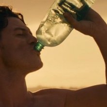 Luke Evans nella sequenza iniziale di Tamara Drewe