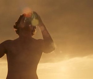 Luke Evans nella sequenza iniziale di Tamara Drewe di Stephen Frears