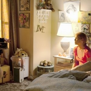 Vanessa Marano e Katie Leclerc in una scena dell'episodio This Is Not a Pipe di Switched at Birth