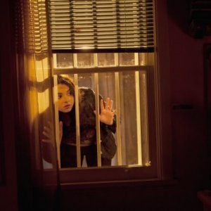 Vanessa Marano in un momento dell'episodio This Is Not a Pipe di Switched at Birth