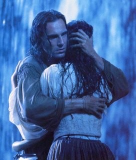 Daniel Day-Lewis e Madeleine Stowe in una scena del film L'ultimo dei mohicani (1992)