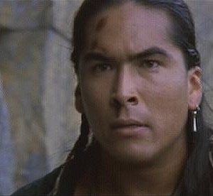 Eric Schweig in una scena del film L'ultimo dei mohicani (1992)