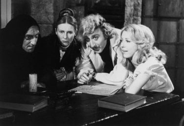 Gene Wilder, Marty Feldman, Cloris Leachman e Teri Garr sul set di Frankenstein Junior