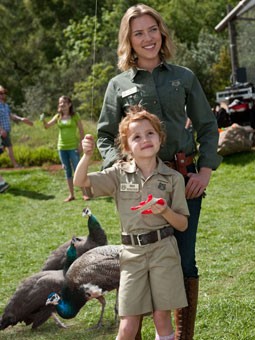 La Piccola Maggie Elizabeth Jones Con Scarlett Johansson In We Bought A Zoo 210872