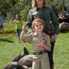 La piccola Maggie Elizabeth Jones con Scarlett Johansson in We Bought a Zoo