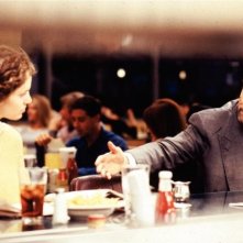 Amy Brenneman e Robert De Niro in una scena di Heat - La sfida, di Michael Mann