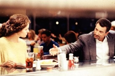 Amy Brenneman e Robert De Niro in una scena di Heat - La sfida, di Michael Mann