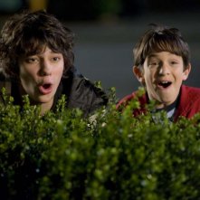 Devon Bostick accanto a Zachary Gordon nel film Diario di una schiappa 2