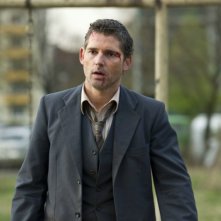 Eric Bana in una sequenza di Hanna, del 2011