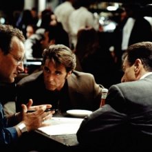 Il regista Micheal Mann con Al Pacino e Robert De Niro sul set del film Heat - La sfida