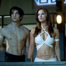 Jon Foo con Kelly Overton in una scena del filmTekken (2010)