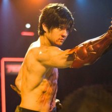 Jon Foo in una sequenza del filmTekken (2010)