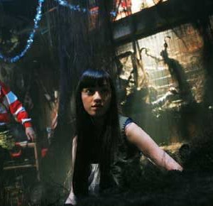Chiaki Kuriyama in una concitata scena di Exte: Hair Extensions di Sion Sono