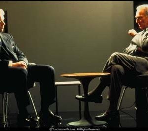 Christopher Plummer e Russell Crowe in una scena del film Insider - Dietro la verità di Michael Mann