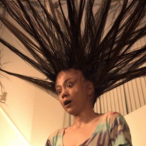 Un'inquietante immagine del film di Sion Sono Exte: Hair Extensions