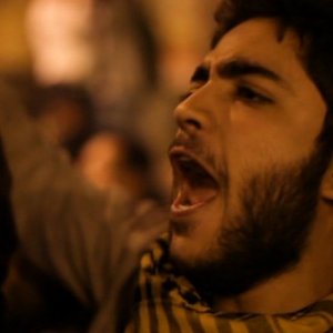 Un manifestante egiziano urla slogan contro il regime in Tahrir