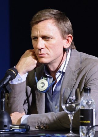 Un assorto Daniel Craig alla conferenza stampa di Cowboys & Aliens a Locarno