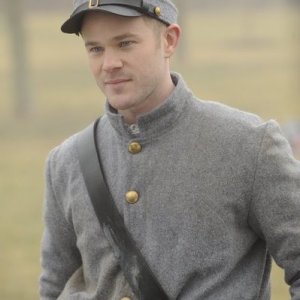 Aaron Ashmore nell'episodio Queen for a Day di Warehouse 13