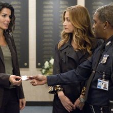Angie Harmon e Sasha Alexander nell'episodio We Don't Need Another Hero di Rizzoli & Isles