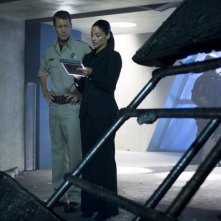 Colin Ferguson e Salli Richardson-Whitfield nell'episodio Liftoff di Eureka
