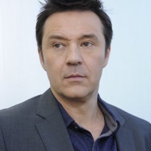 Currie Graham nell'episodio Believers di Fairly Legal