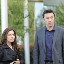 Devon Gummersall e Sarah Shahi nell'episodio Believers di Fairly Legal