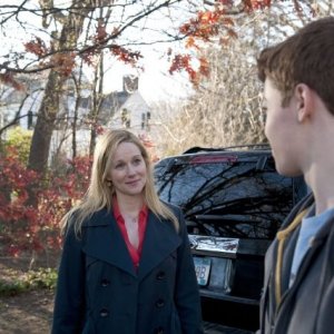 Laura Linney e Gabriel Basso in una scena dell'episodio Losing Patients di The Big C