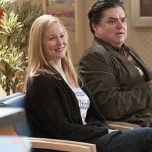 Laura Linney ed Oliver Platt nell'episodio Boo! di The Big C